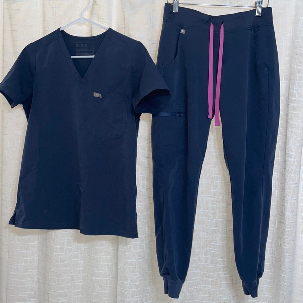 FIGS Scrub Set